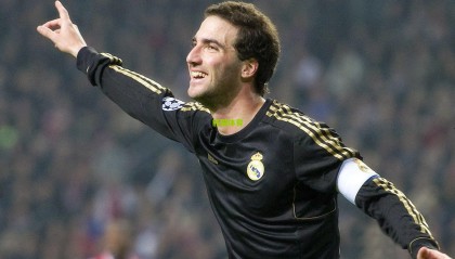 拜仁盛大举行赛季收官庆典 高层集体亮相展望新篇章