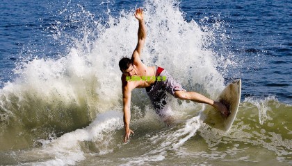 足球城市日记，武汉三镇铸就超大城市绿茵梦想